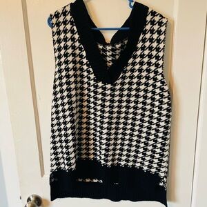 Black and White Houndstooth Sleeveless Sweater vest